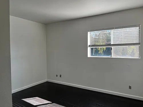 5210 Inglewood Blvd #102 Photo 1