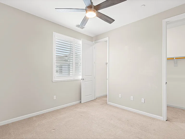 327 Pear Tree Ter #B — Photo 23