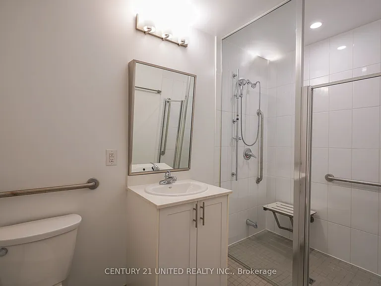 100 Bond St E #204 — Photo 7