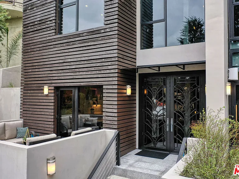 6459 Rodgerton Dr — Photo 13