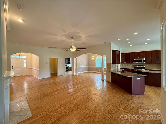3rd image of 8429 Olde Stonegate Ln