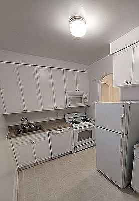 4th image of 97-50 Queens Blvd #716