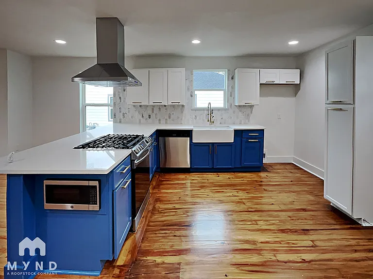 2718 Lawrence St — Photo 4