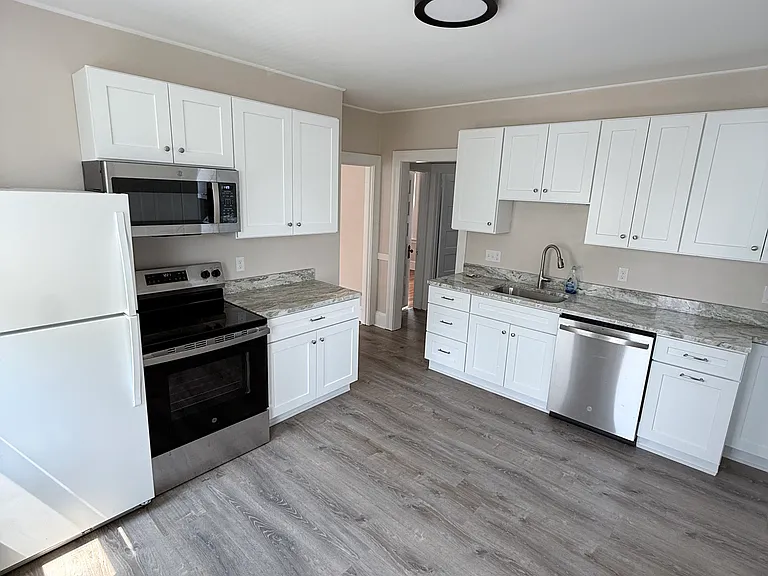 226 Whiting Ln #2 — Photo 3