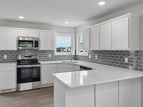 2nd image of 2407 Chestnut St