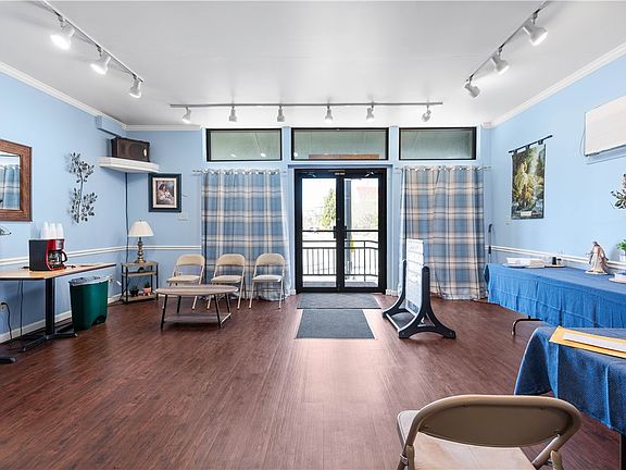 4th image of 741 Brownsville Rd