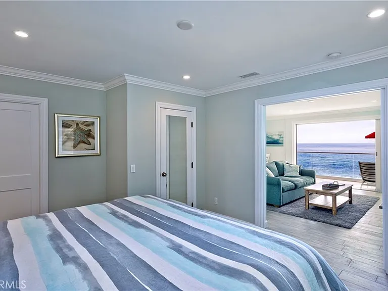 1249 Ocean Front #D — Photo 14