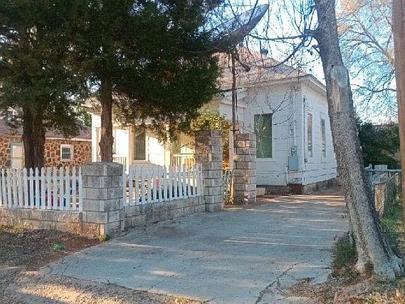 2nd image of 705 W Green St