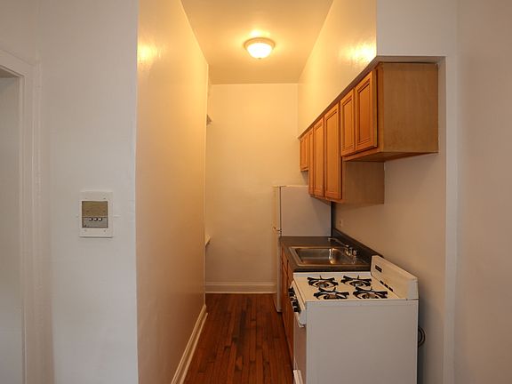 3rd image of 4641 N Paulina St #501