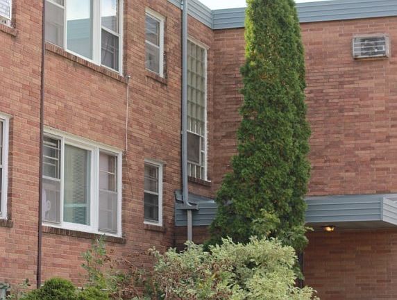 2nd image of 1286 Magnolia Ave E APT 103