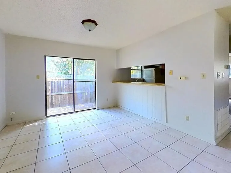 1015 W Martin Luther King Dr #C — Photo 8