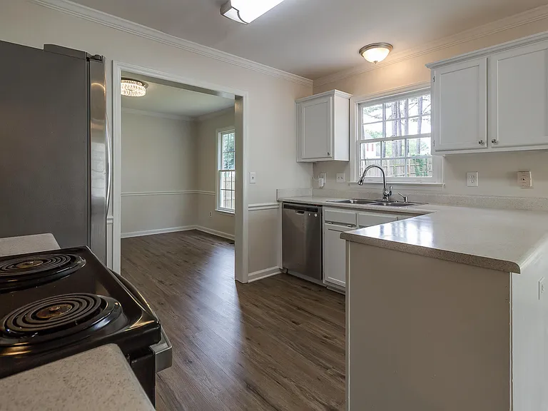 805 Penncross Dr — Photo 13