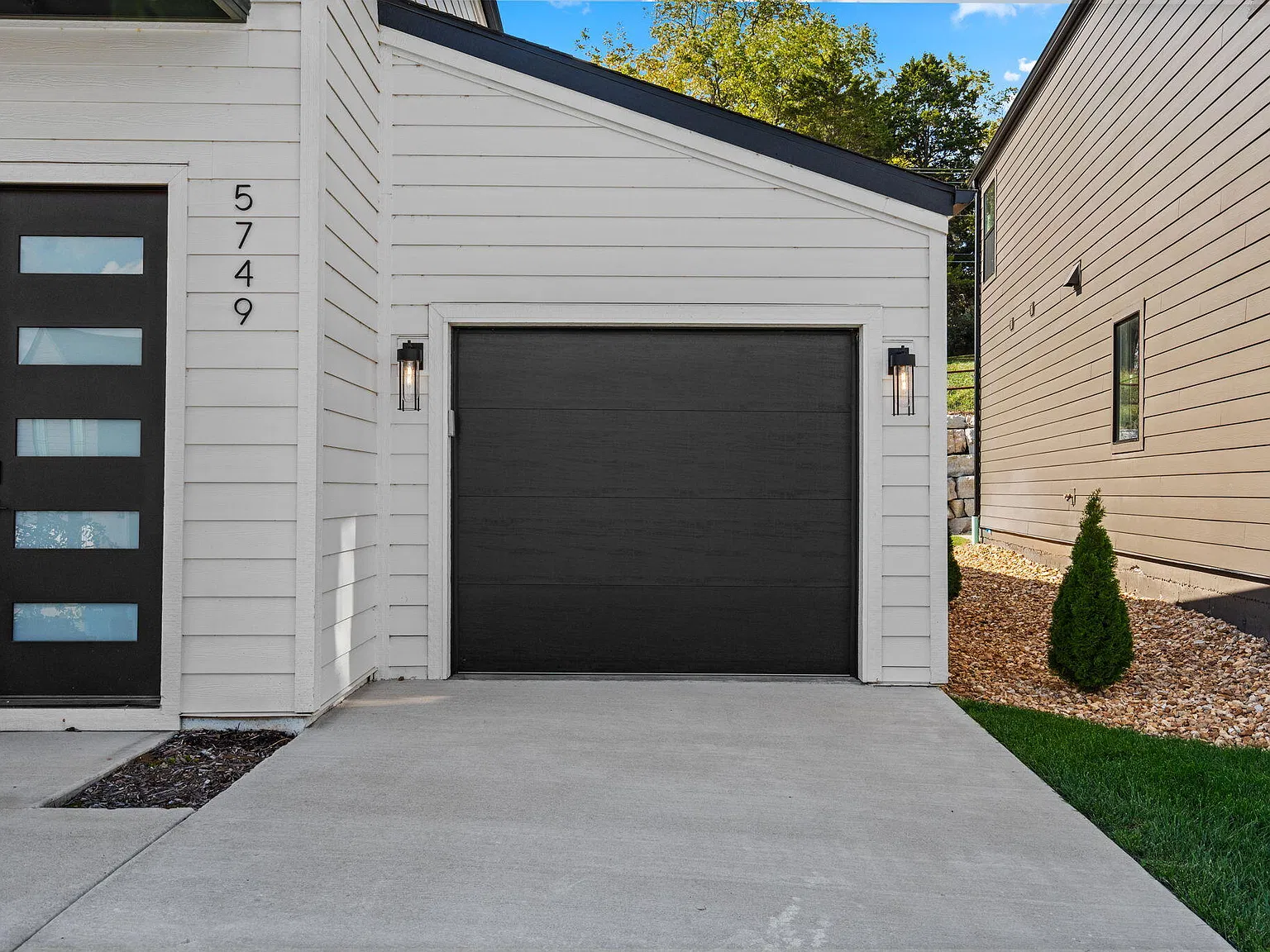 3 bed, 2.5 bath, 1806 sqft, $2,995 — Photo 4