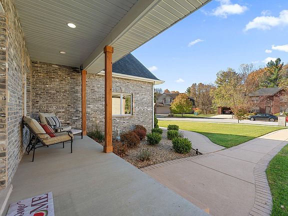 3rd image of 7382 Emerson Ct