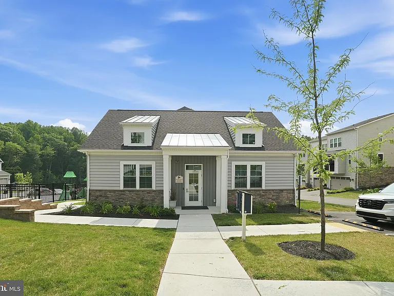 411 W Ponds Edge Dr — Photo 40