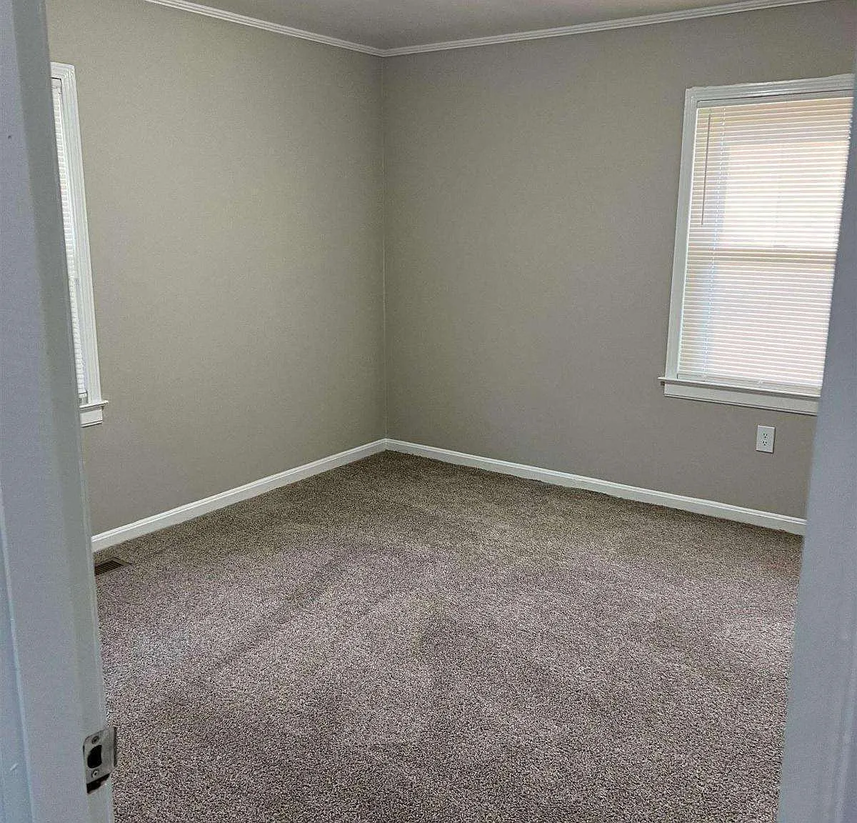 2 bed, 1.0 bath, 925 sqft, $1,236 — Photo 3
