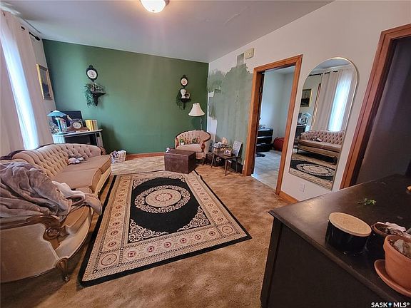3rd image of 204 Princess Ave W