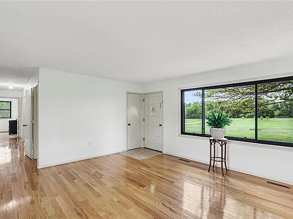 4th image of 300 E Casey Rd