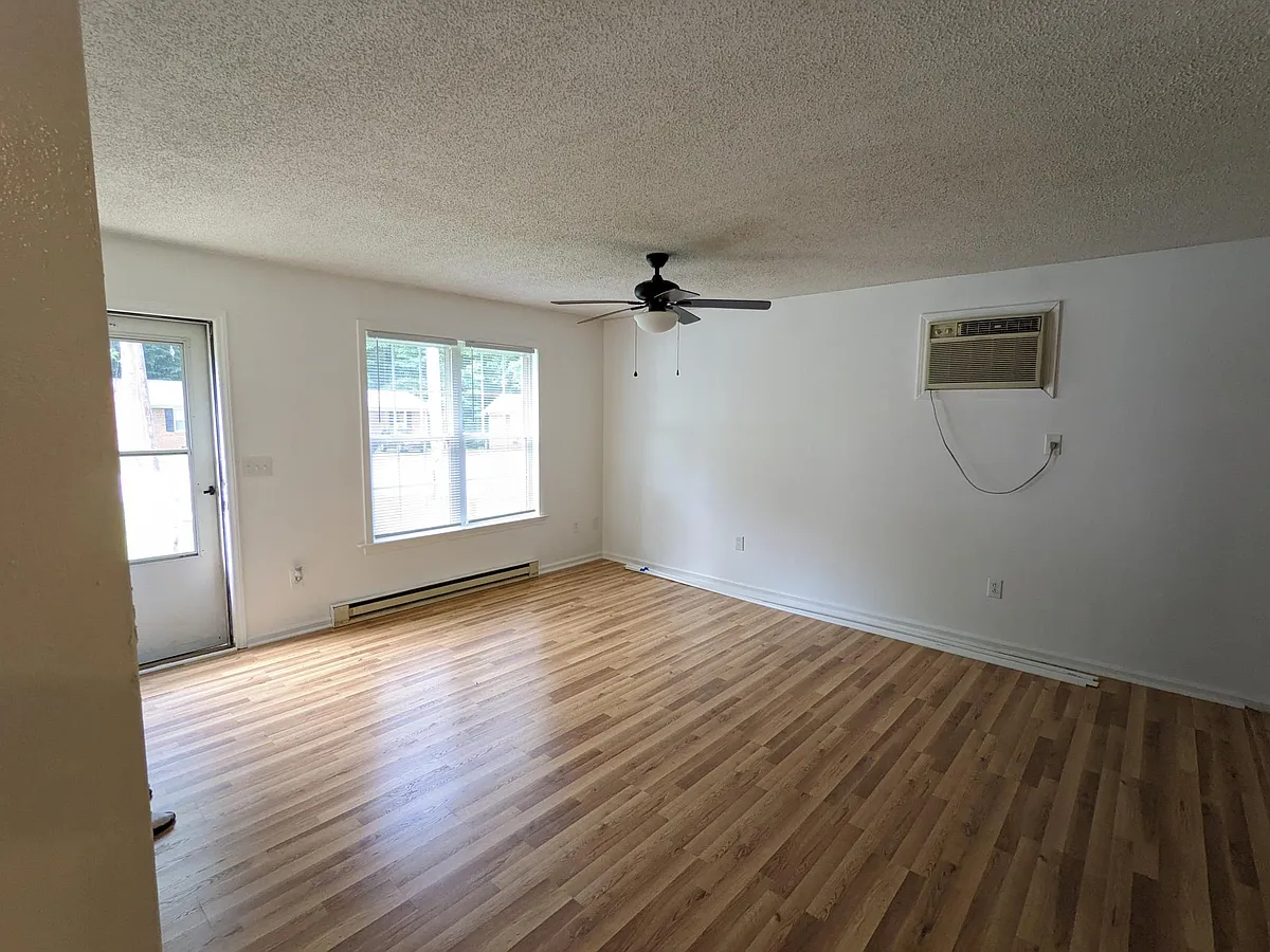 Building Photo - 110 Melrose Dr #A