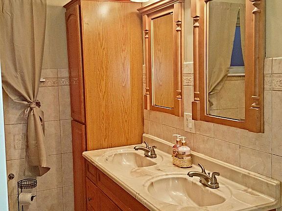 Bathroom, double sink