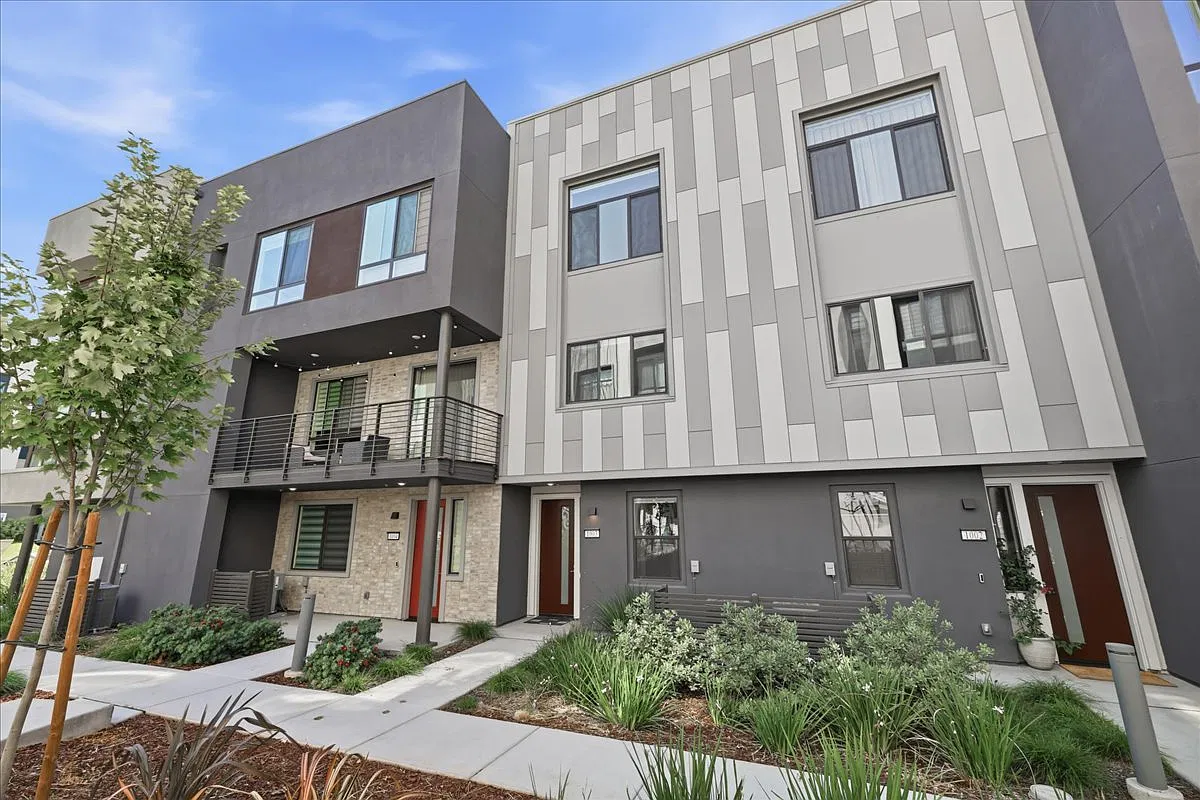 3 bed, 3.5 bath, 1796 sqft, $4,700 — Photo 3