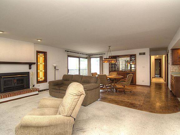 3rd image of 318 Hawthorne Ave