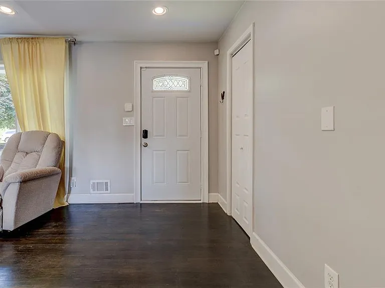 1848 Winthrop Dr SE — Photo 5