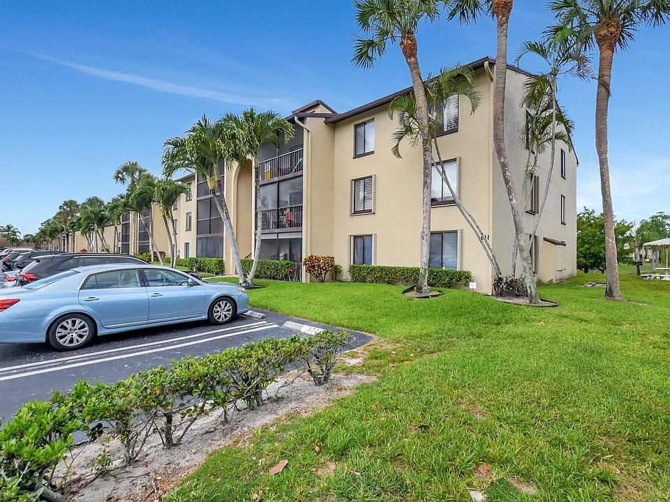 616 Sea Pine Way #C2
