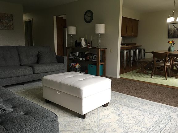 4th image of 1050 Robert Pl SW
