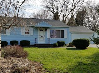 111 Creek Hill Ln, Rochester, NY 14625