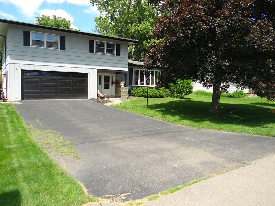 1st image of 32 Orchard Dr