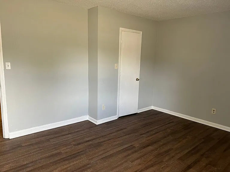 300 Carriage Ln — Photo 12