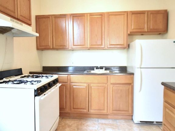 3rd image of 140 W 113th St #B5