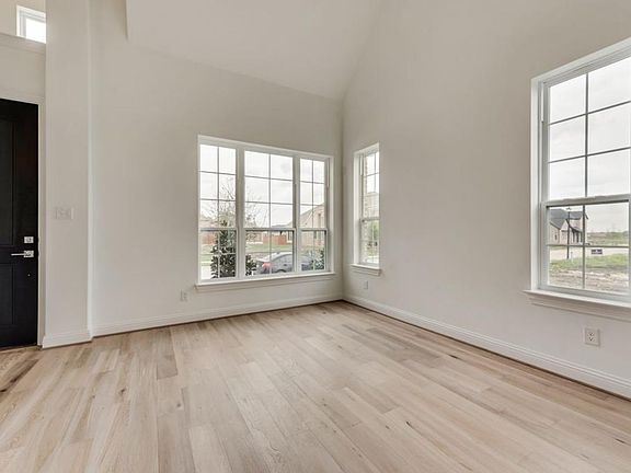 3rd image of 441 Bassett Hall Rd