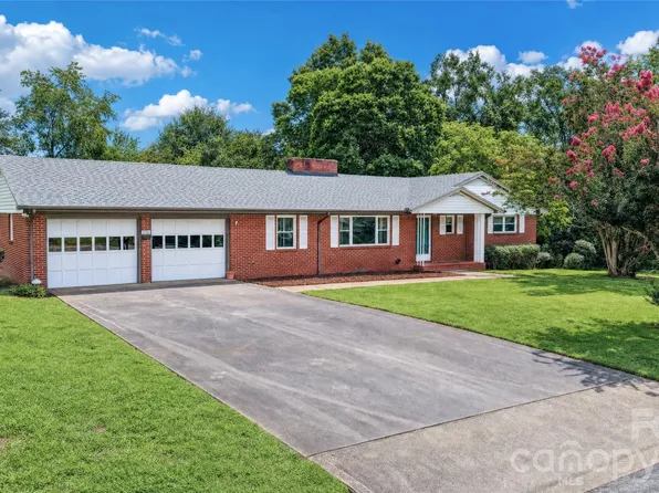 201 Woodlawn Dr, Morganton, NC 28655