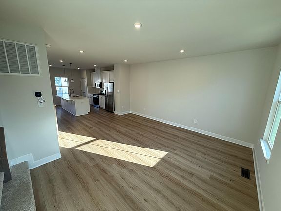 5th image of 9646 Pointe Laurel Ln #1