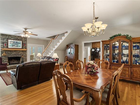 5th image of 221 Redfield Rd