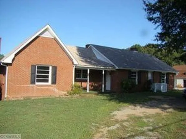 9118 Lasater Rd, Clemmons, NC 27012