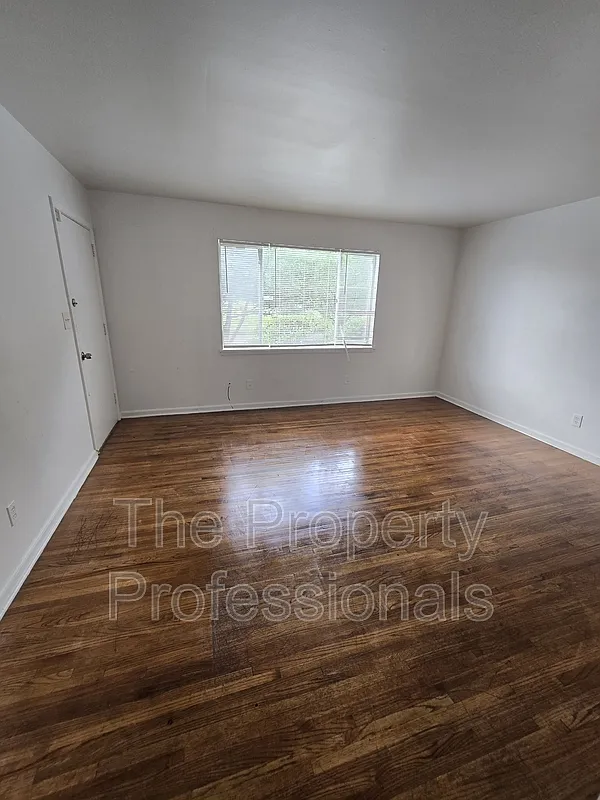 2 bed, 1.0 bath, $850 — Photo 3