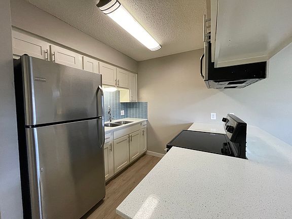 4th image of 600 1/2 E 53rd St #138