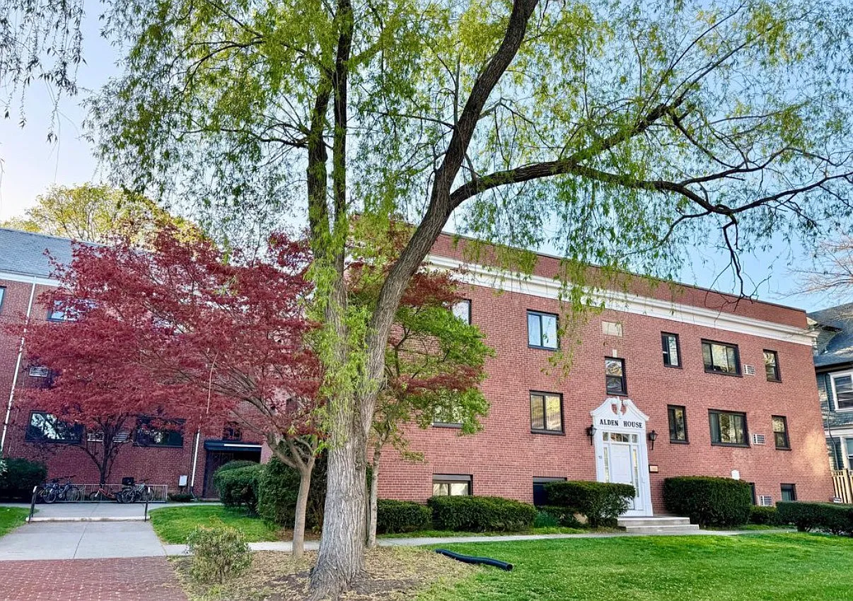 2 bed, 820 sqft, $1,800 — Photo 1