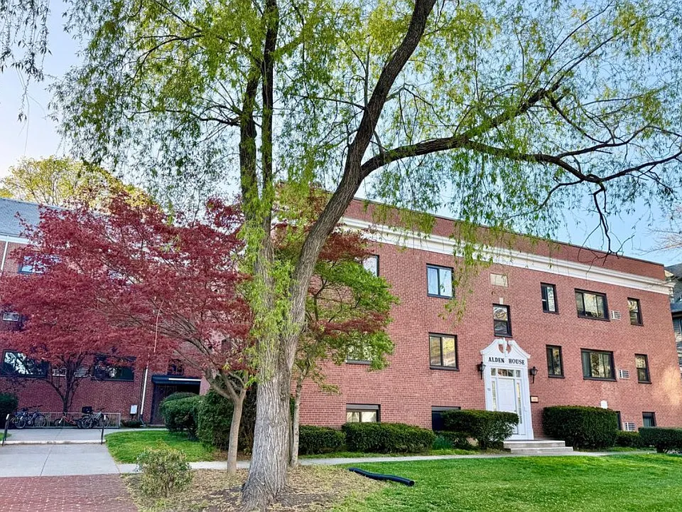 572 Whitney Ave #D2