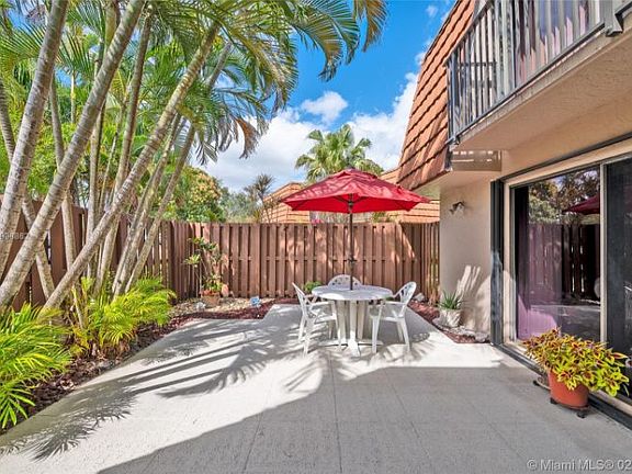 5th image of 4043 Wimbledon Dr #4043