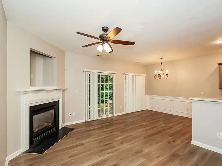 713 Celeste Ln SW — Photo 5