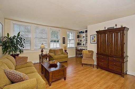 3rd image of 4239 Saint Charles Ave APT J