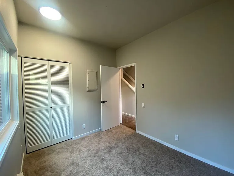 700 NE 42nd St — Photo 32