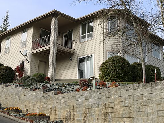 Upper and Lower Balconies 