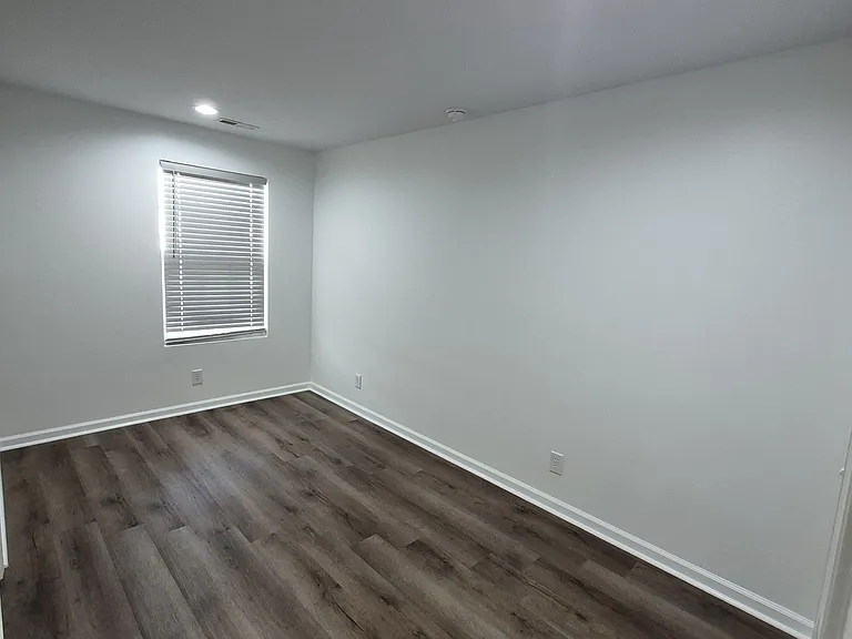 139 E South St — Photo 24