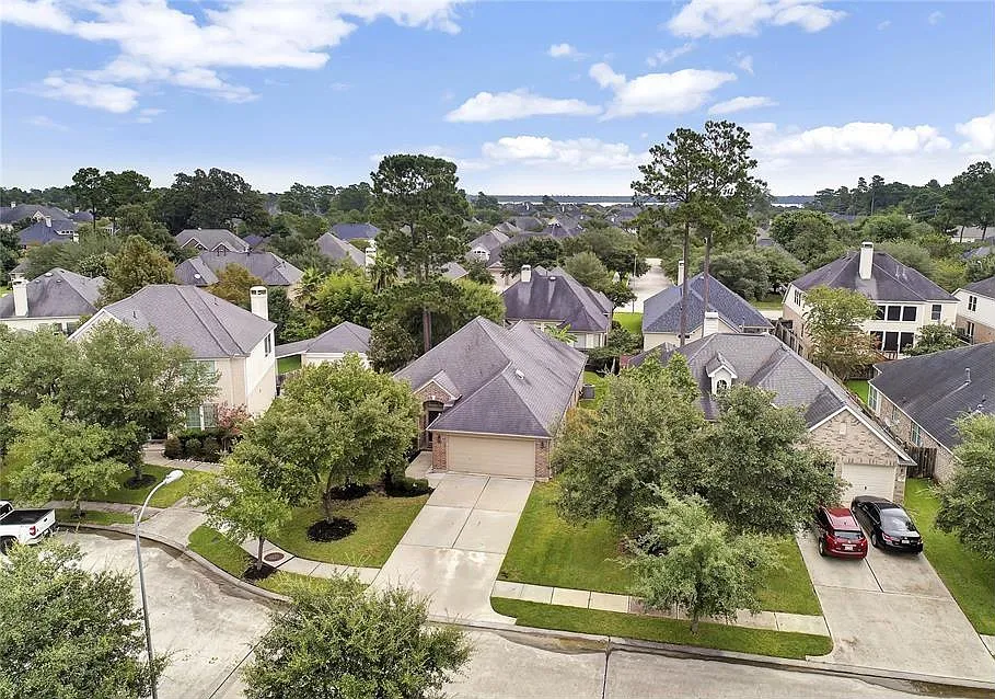 3 bed, 2.0 bath, 1808 sqft, $2,300 — Photo 2