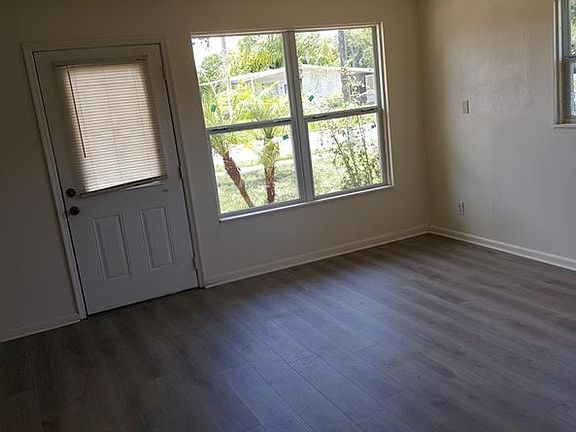 3rd image of 4731 W Fairview Hts